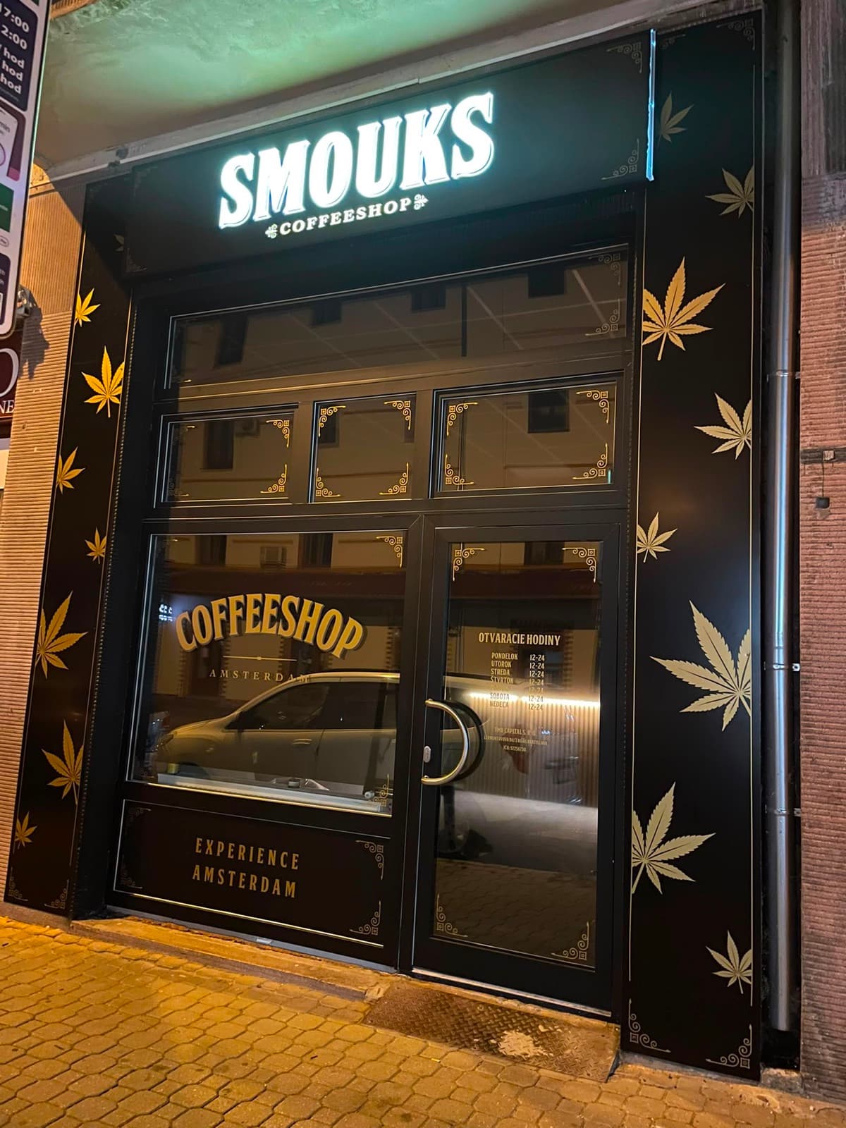 SMOUKS Coffeeshop, Levice